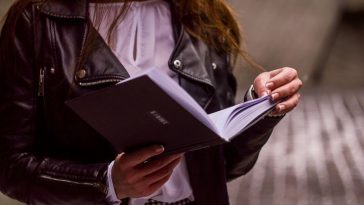 cerita fiksi politik