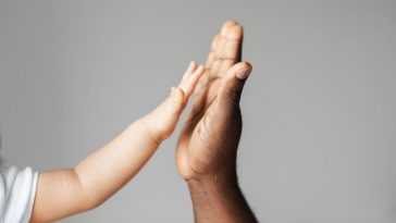 meredakan tantrum anak