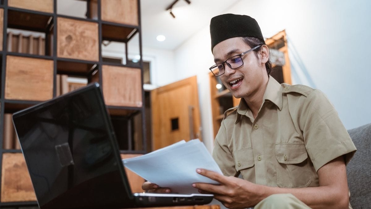 Jenis Pangkat dan Golongan PNS Beserta Gajinya - Gramedia.com