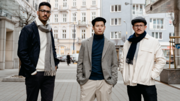 Pose dan Gaya Foto Berdiri