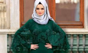 Baju Hijau Botol Cocok dengan Jilbab Warna Apa
