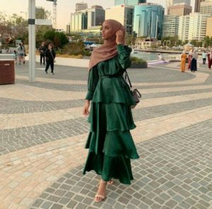 Baju Hijau Botol Cocok dengan Jilbab Warna Apa