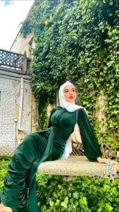Baju Hijau Botol Cocok dengan Jilbab Warna Apa