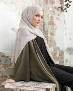 Baju Warna Hijau Army Cocok dengan Jilbab Warna Apa