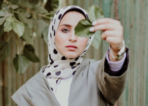 Baju Biru Navy Cocok dengan jilbab Warna Apa