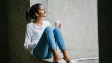 Warna Baju yang Cocok untuk Kulit Sawo Matang