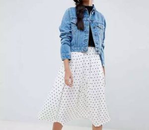 Baju yang Cocok untuk Rok Plisket
