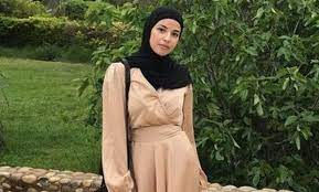 Baju Cream Cocok dengan Jilbab Warna Apa