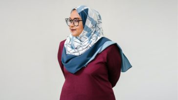 model kacamata untuk wajah bulat berjilbab