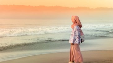 outfit ke pantai hijab