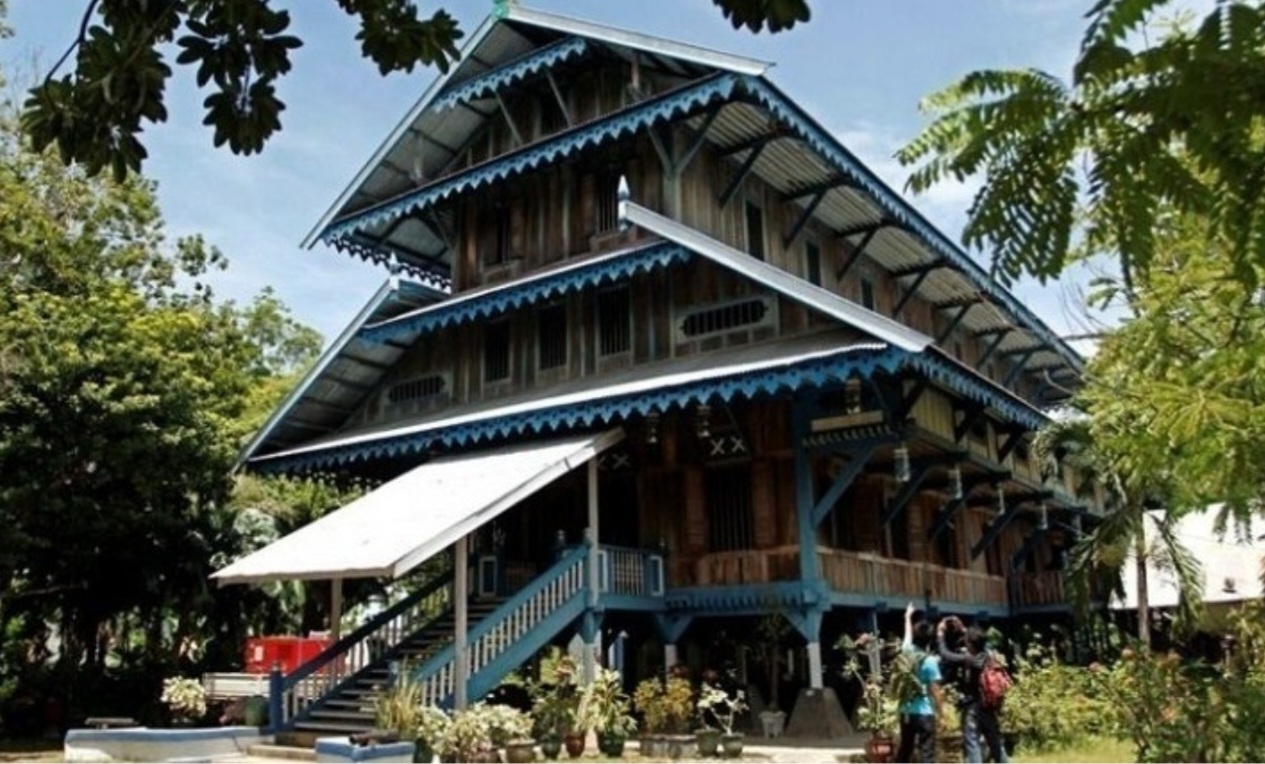 Rumah Adat Sulawesi Tenggara Best Seller Gramedia