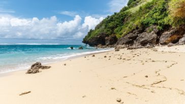 pantai gunung payung
