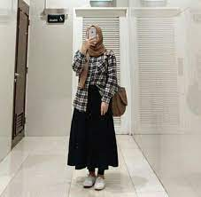 OOTD Hijab Kemeja Kotak-Kotak dengan Rok Skirt