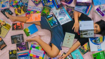 mengapa kutu buku pakai kacamata?