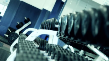 Perbedaan Gym dan Fitness