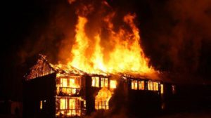 arti mimpi rumah kebakaran