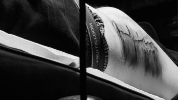 Tanda Tangan Estetis