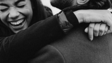 Kode Wanita Menyukai Pria