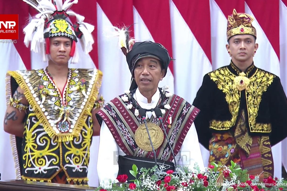 8 Rekomendasi Baju Adat Simple untuk Laki-Laki!